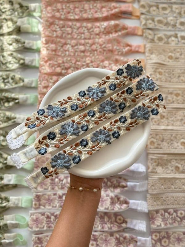 سوزن دوزی گل سورمه ای